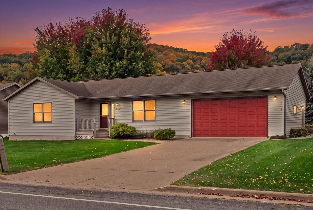 913 Jonathan Lane, La Crescent, MN 55947 — exterior