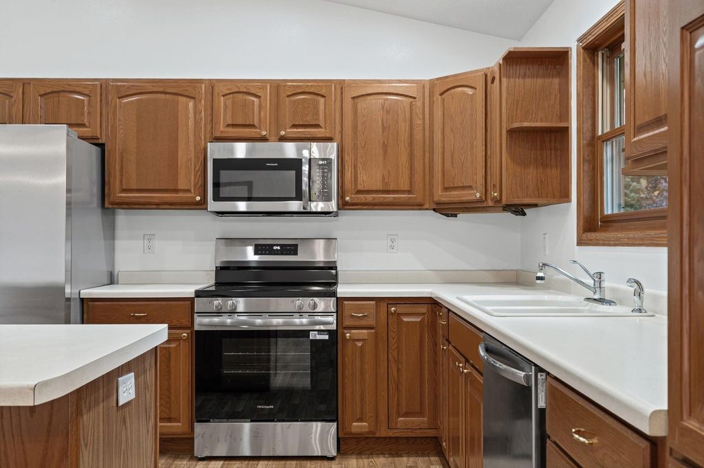 913 Jonathan Lane, La Crescent, MN 55947 — photo 2