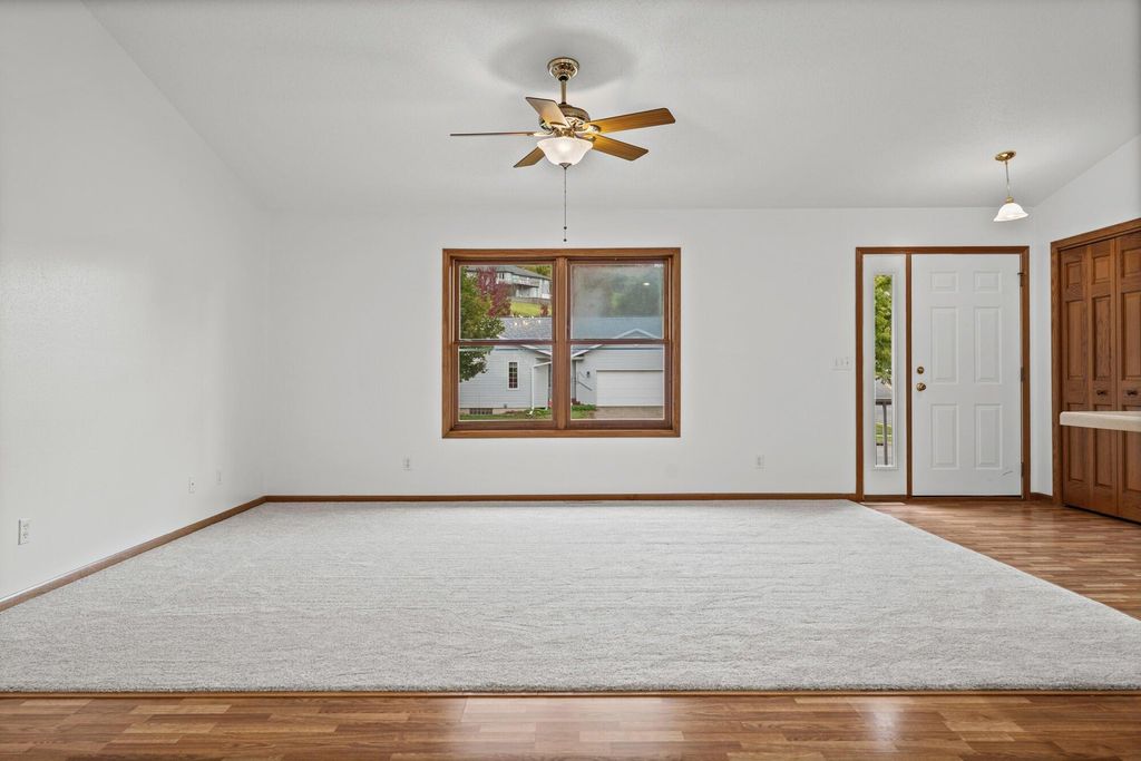 913 Jonathan Lane, La Crescent, MN 55947 — photo 5
