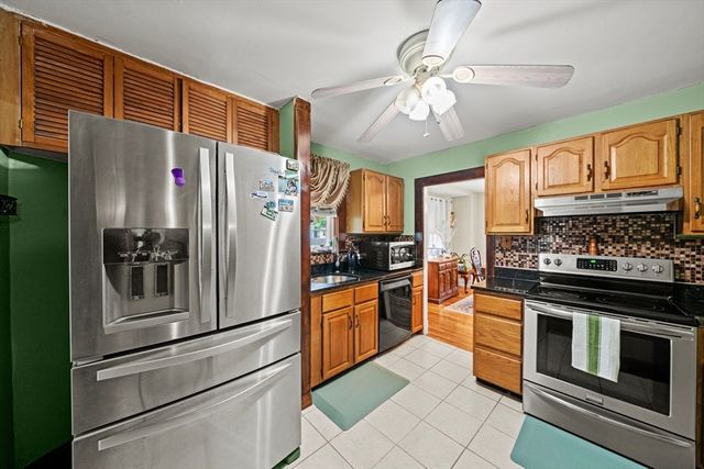 93 Baxter Ave, Quincy, MA 02169