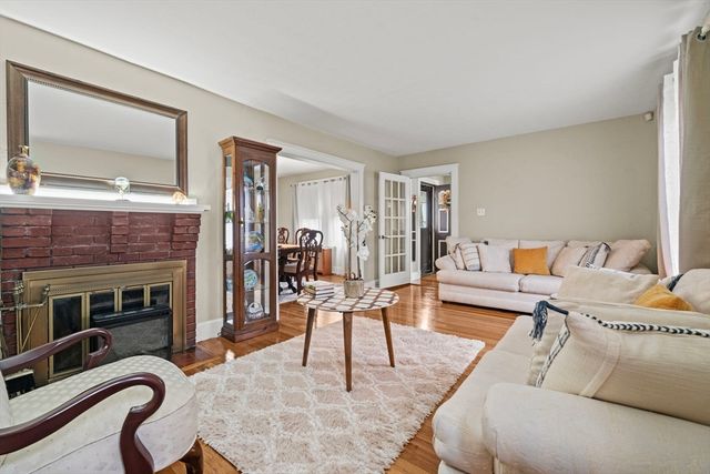 93 Baxter Ave, Quincy, MA 02169