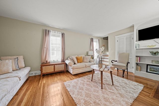 93 Baxter Ave, Quincy, MA 02169