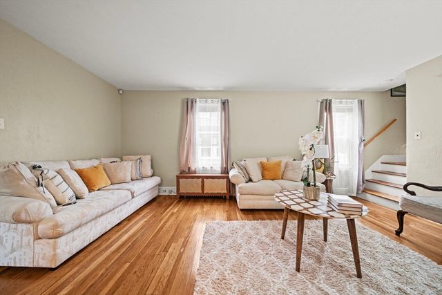93 Baxter Ave, Quincy, MA 02169
