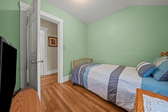 93 Baxter Ave, Quincy, MA 02169