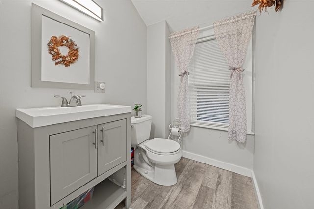 93 Baxter Ave, Quincy, MA 02169