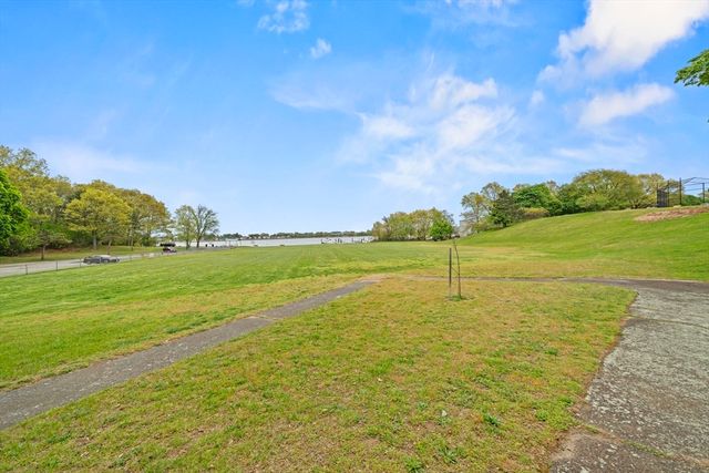 93 Baxter Ave, Quincy, MA 02169