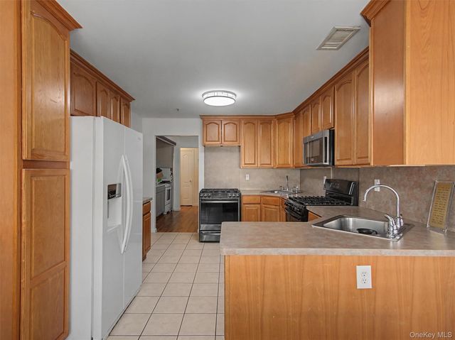 9 Elm Street 201, Spring Valley, NY 10977