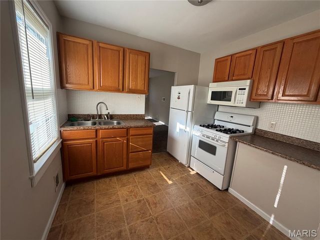 3627 Marshall Avenue, St John, MO 63114