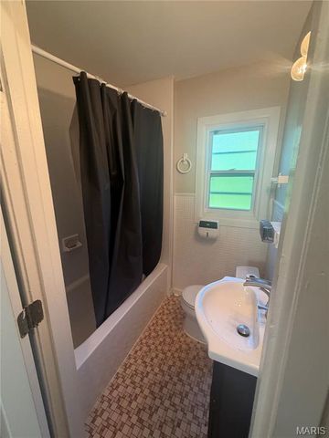 3627 Marshall Avenue, St John, MO 63114