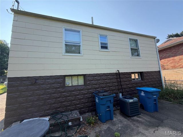 3627 Marshall Avenue, St John, MO 63114