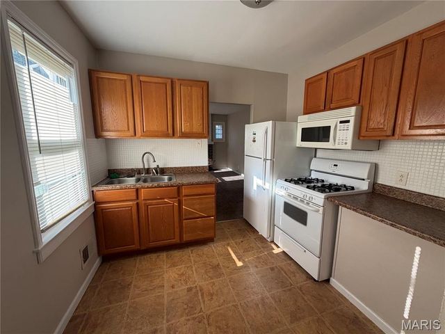 3627 Marshall Avenue, St John, MO 63114