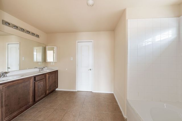 2022 Wellington Point, Heartland, TX 75126