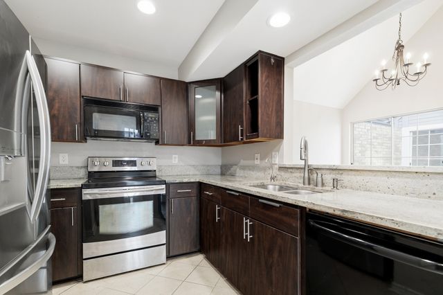 2927 S Bend Drive, Dallas, TX 75229