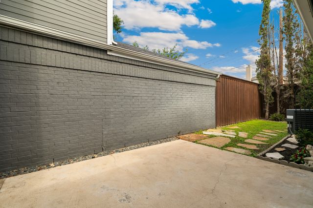 2927 S Bend Drive, Dallas, TX 75229