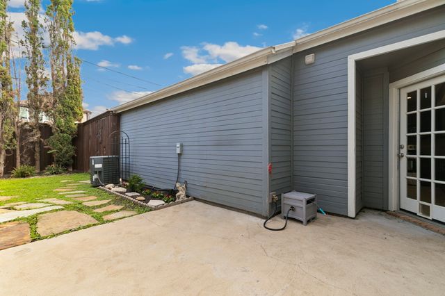 2927 S Bend Drive, Dallas, TX 75229