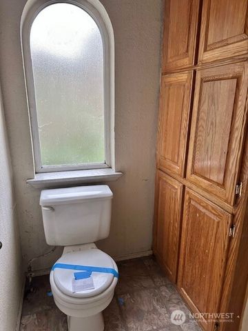 210 Pilgrim Road, Castle Rock, WA 98611