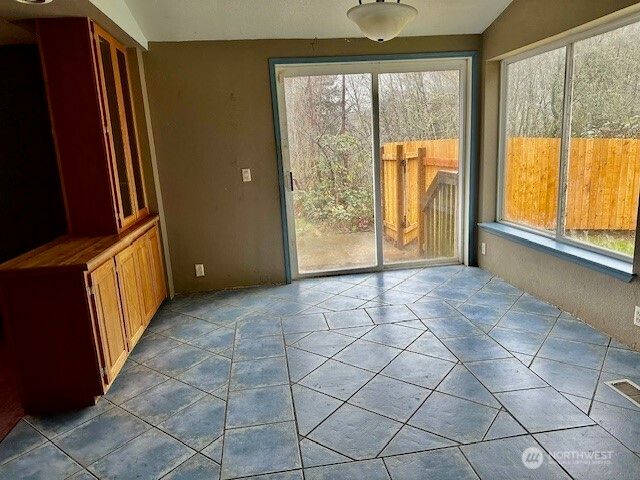 210 Pilgrim Road, Castle Rock, WA 98611