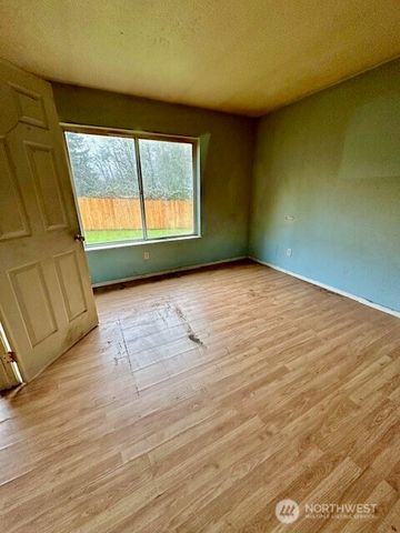 210 Pilgrim Road, Castle Rock, WA 98611