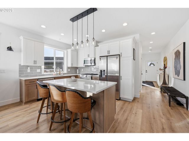 14252 HILLOCK Ln, Oregon City, OR 97045