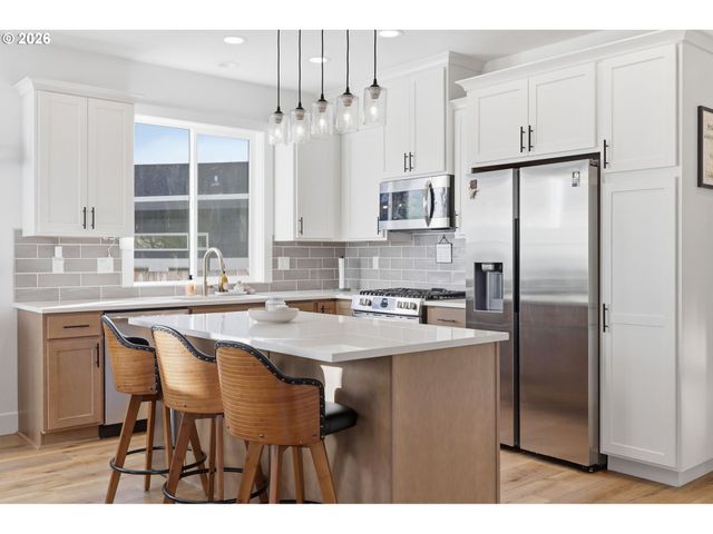 14252 HILLOCK Ln, Oregon City, OR 97045