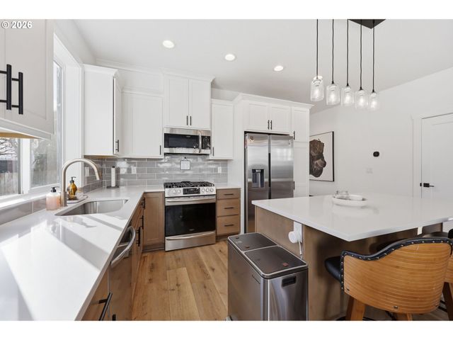 14252 HILLOCK Ln, Oregon City, OR 97045