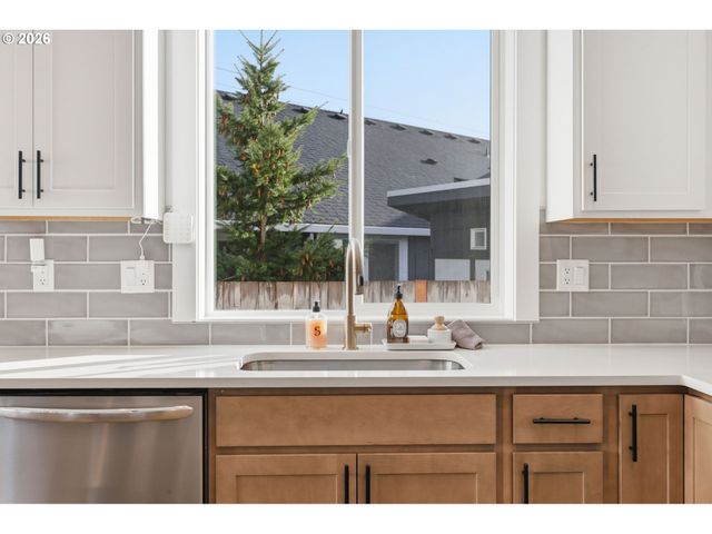 14252 HILLOCK Ln, Oregon City, OR 97045