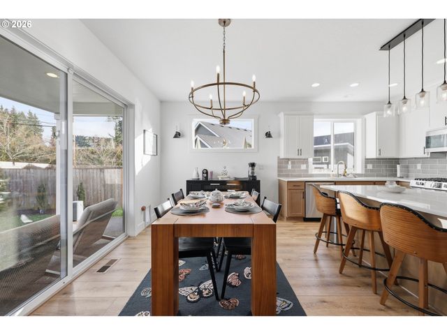 14252 HILLOCK Ln, Oregon City, OR 97045