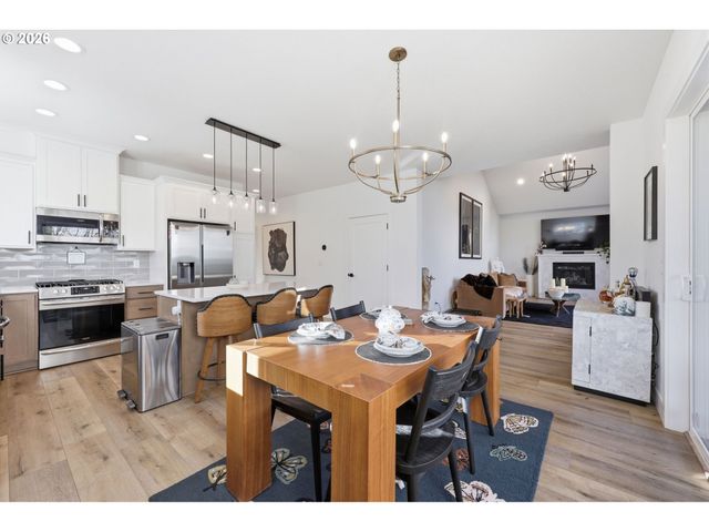 14252 HILLOCK Ln, Oregon City, OR 97045