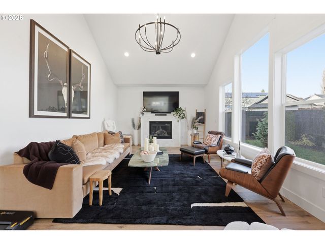 14252 HILLOCK Ln, Oregon City, OR 97045