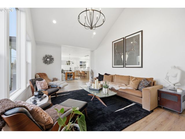 14252 HILLOCK Ln, Oregon City, OR 97045