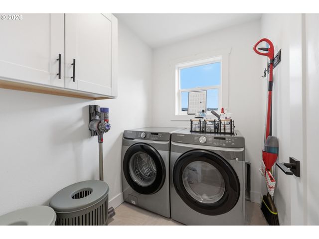 14252 HILLOCK Ln, Oregon City, OR 97045