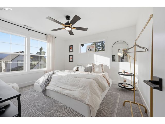 14252 HILLOCK Ln, Oregon City, OR 97045