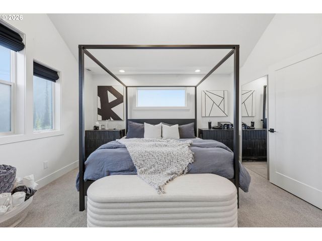 14252 HILLOCK Ln, Oregon City, OR 97045