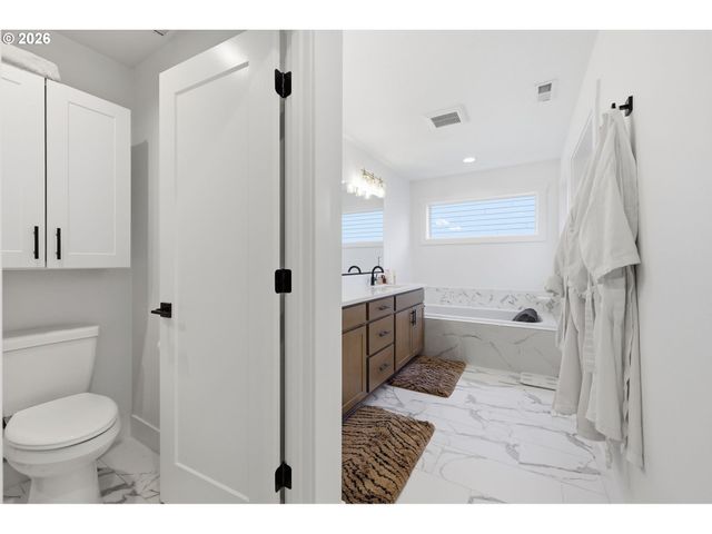 14252 HILLOCK Ln, Oregon City, OR 97045