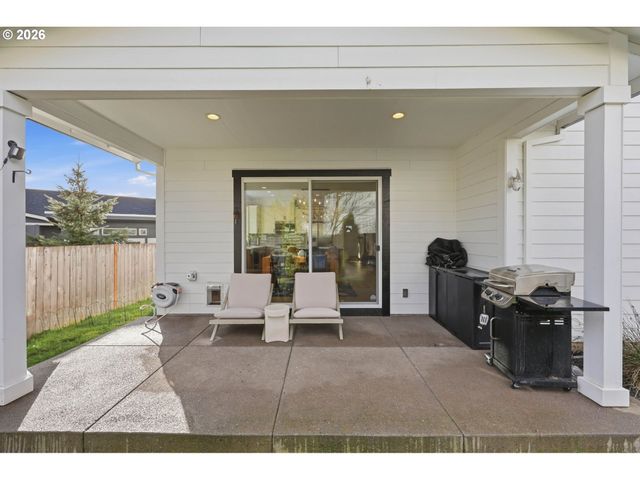 14252 HILLOCK Ln, Oregon City, OR 97045