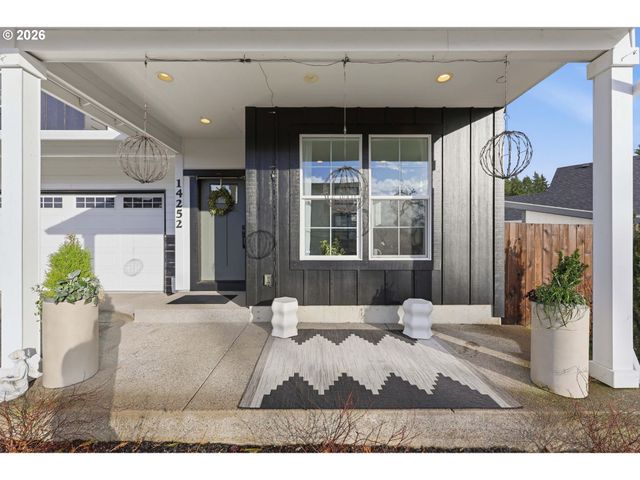 14252 HILLOCK Ln, Oregon City, OR 97045