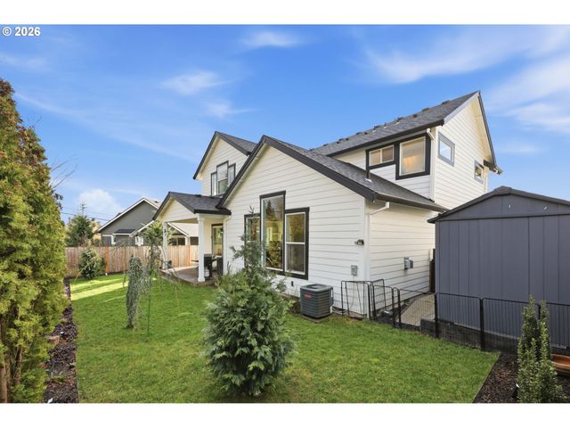 14252 HILLOCK Ln, Oregon City, OR 97045