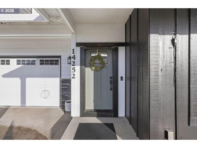 14252 HILLOCK Ln, Oregon City, OR 97045