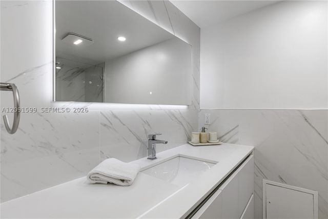2301 Collins Ave 318, Miami Beach, FL 33139