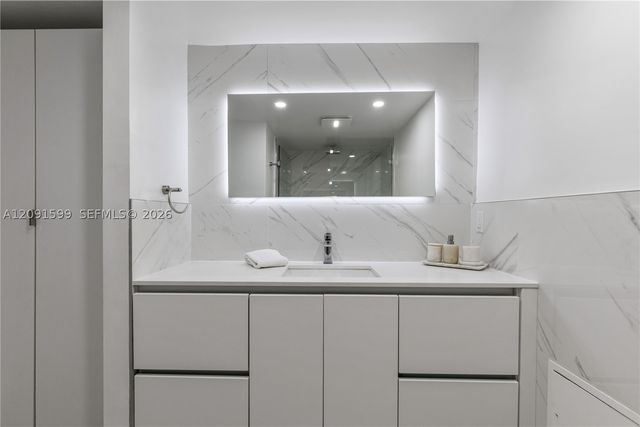 2301 Collins Ave 318, Miami Beach, FL 33139
