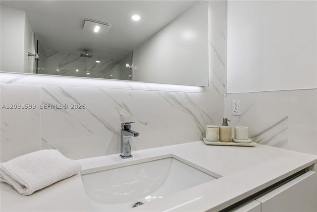 2301 Collins Ave 318, Miami Beach, FL 33139