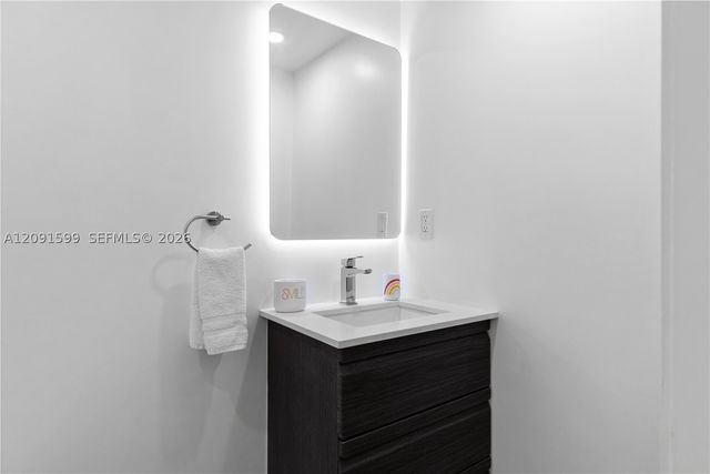 2301 Collins Ave 318, Miami Beach, FL 33139