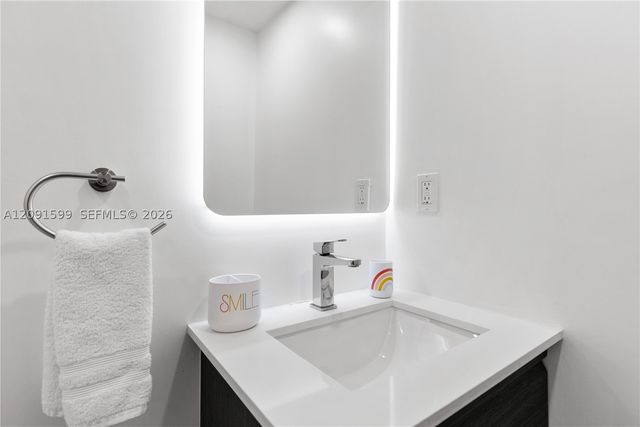 2301 Collins Ave 318, Miami Beach, FL 33139