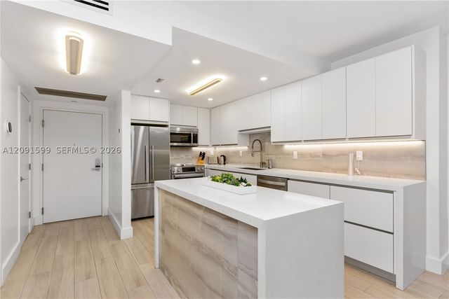 2301 Collins Ave 318, Miami Beach, FL 33139