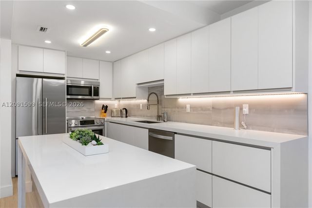 2301 Collins Ave 318, Miami Beach, FL 33139