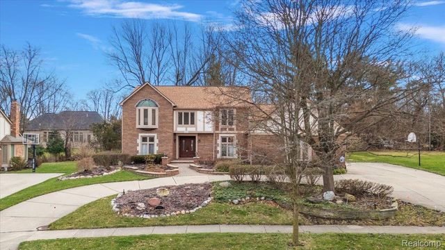 2291 Red Maple Drive, Troy, MI 48098