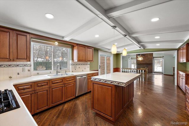 2291 Red Maple Drive, Troy, MI 48098