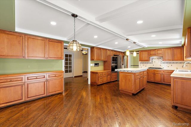 2291 Red Maple Drive, Troy, MI 48098