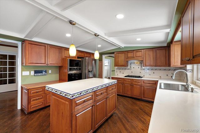 2291 Red Maple Drive, Troy, MI 48098