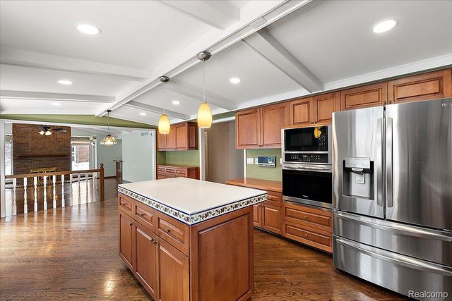 2291 Red Maple Drive, Troy, MI 48098